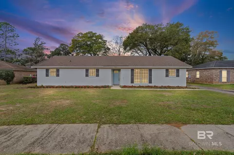 732 Oak Field Dr, Mobile, AL 36609
