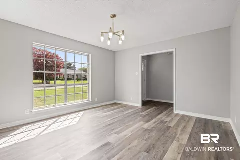 Living - 732 Oak Field Dr, Mobile, AL 36609 photo 4 of 8