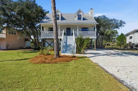 128 W 6th Ave, Gulf Shores, AL 36542