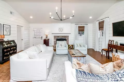 Living - 154 Fenwick Rd, Mobile, AL 36608 photo 2 of 3