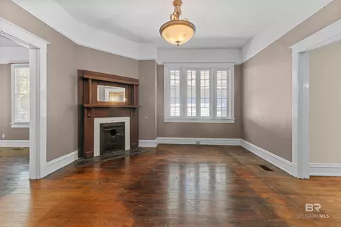 Living - 21 Houston St, Mobile, AL 36606 photo 3 of 7