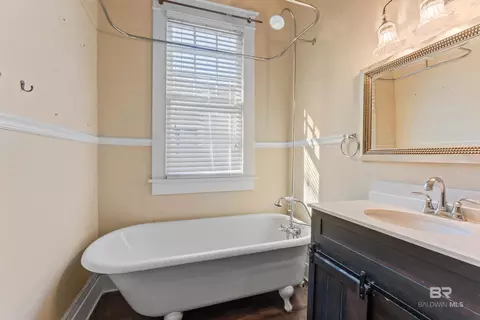 Bath - 21 Houston St, Mobile, AL 36606 photo 1 of 1