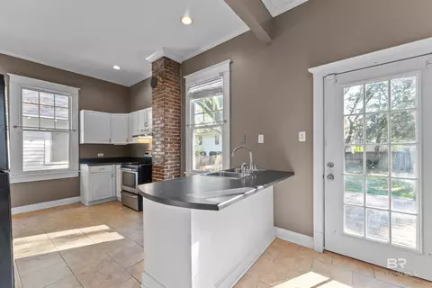 Entry Way - 21 Houston St, Mobile, AL 36606 photo 6 of 9