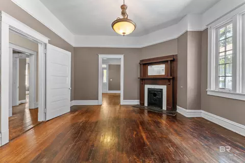 Living - 21 Houston St, Mobile, AL 36606 photo 6 of 7