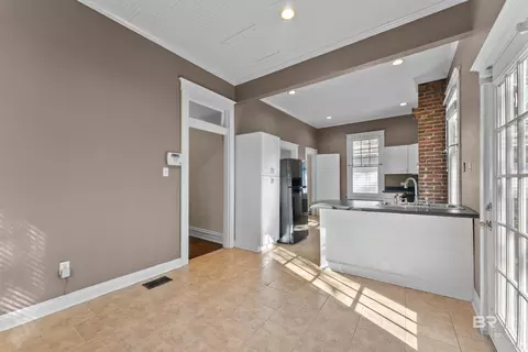 Entry Way - 21 Houston St, Mobile, AL 36606 photo 7 of 9