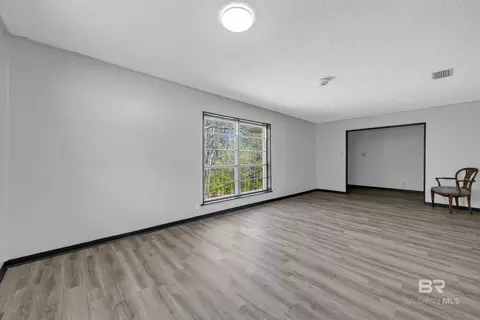 Living - 5225 Persons Dr, Mobile, AL 36618 photo 1 of 2