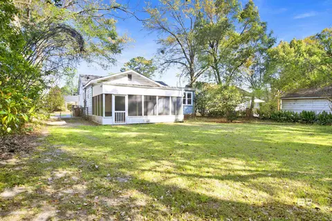 Exterior - 160 Emogene Pl, Mobile, AL 36606 photo 4 of 7