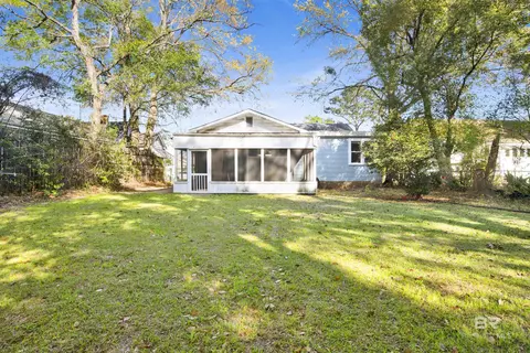 Exterior - 160 Emogene Pl, Mobile, AL 36606 photo 5 of 7