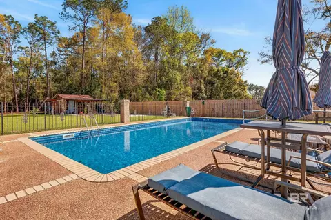 Exterior - 1271 Spring Valley Dr, Mobile, AL 36693 photo 5 of 12