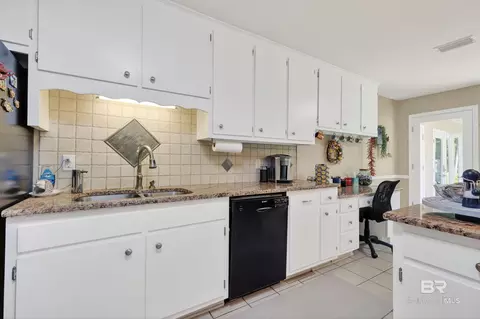 Kitchen - 1271 Spring Valley Dr, Mobile, AL 36693 photo 4 of 6