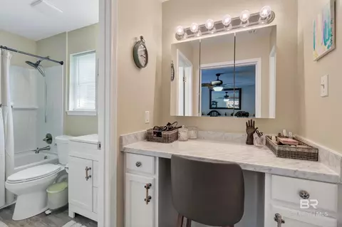 Bath - 1271 Spring Valley Dr, Mobile, AL 36693 photo 2 of 7