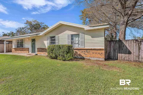 407 E Myrtle Ave, Foley, AL 36535 photo 2