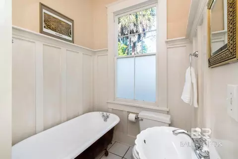 Bath - 160 Dexter Ave, Mobile, AL 36604 photo 1 of 5
