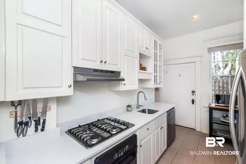 Kitchen - 160 Dexter Ave, Mobile, AL 36604 photo 3 of 4