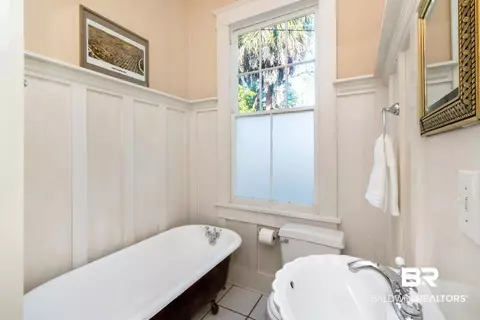 Bath - 160 Dexter Ave, Mobile, AL 36604 photo 1 of 5