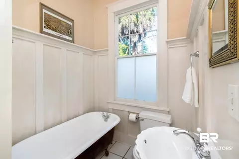 Bath - 160 Dexter Ave, Mobile, AL 36604 photo 1 of 6