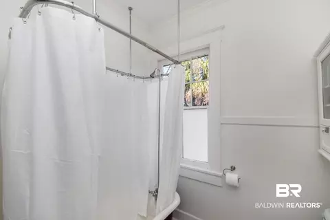 Bath - 160 Dexter Ave, Mobile, AL 36604 photo 6 of 6