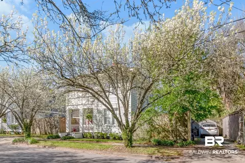Exterior - 160 Dexter Ave, Mobile, AL 36604 photo 1 of 15