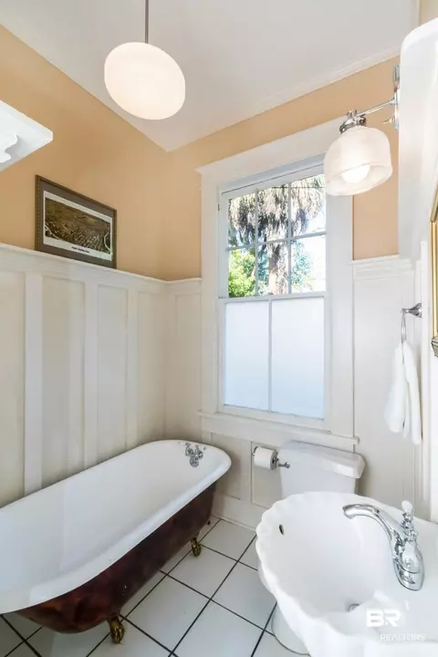 Bath - 160 Dexter Ave, Mobile, AL 36604 photo 3 of 5