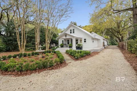 653 Fairhope Ave, Fairhope, AL 36532