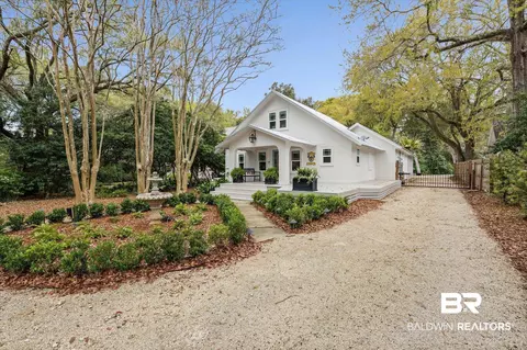 653 Fairhope Ave, Fairhope, AL 36532