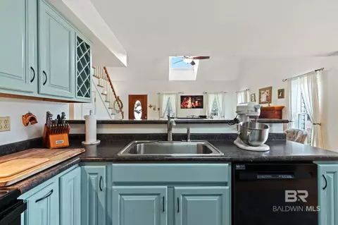 Kitchen - 13785 Trawick Rd, Stapleton, AL 36578 photo 3 of 4