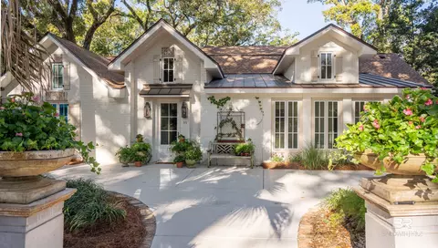 59 N Summit St, Fairhope, AL 36532