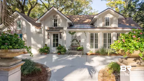 59 N Summit St, Fairhope, AL 36532