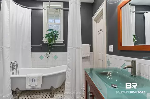 Bath - Undisclosed, Mobile, AL 36604 photo 1 of 8