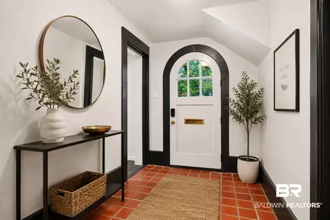 Entry Way - Undisclosed, Mobile, AL 36604 photo 3 of 3