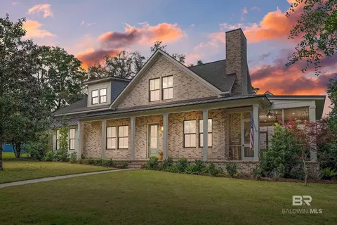 152 Pinecrest Ln, Fairhope, AL 36532