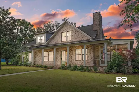 152 Pinecrest Ln, Fairhope, AL 36532