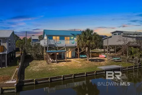 429 Creekview Ave, Gulf Shores, AL 36542
