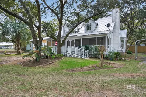 2535 Hinson Ln, Gulf Shores, AL 36542