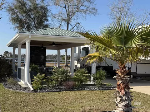 12377 Gateway Dr, Elberta, AL 36530