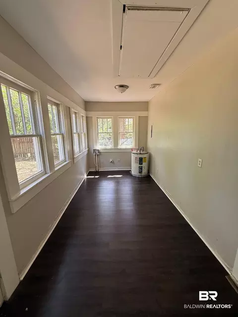 Exterior - 655 Mandrell St, Mobile, AL 36606 photo 3 of 4