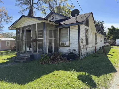 2211 Barlow St, Mobile, AL 36617 photo 1