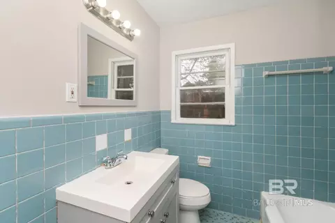 Bath - 70 Picardy St, Mobile, AL 36607 photo 1 of 1