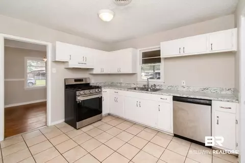 70 Picardy St, Mobile, AL 36607 photo 6