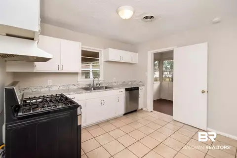 70 Picardy St, Mobile, AL 36607 photo 7