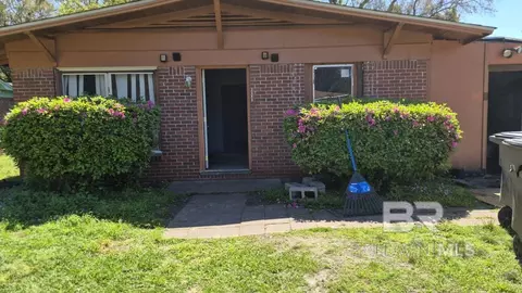 2207 Roberta Dr, Mobile, AL 36617