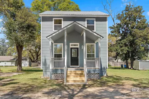 206 W Verbena Ave, Foley, AL 36535