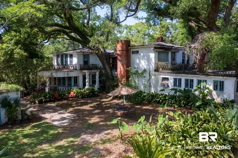 18813 Sims Dr, Gulf Shores, AL 36542
