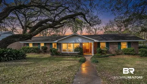 139 Fairway Dr, Daphne, AL 36526