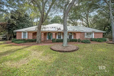 2146 Club House Dr, Lillian, AL 36549