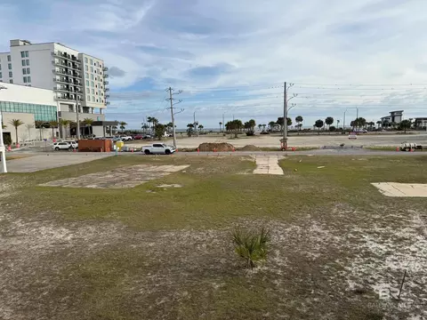 204 W 1st Ave, Gulf Shores, AL 36542