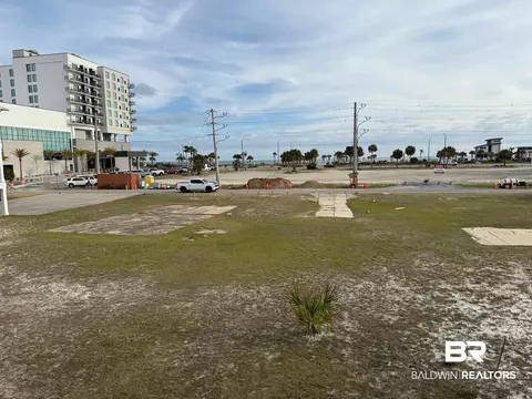 204 W 1st Ave, Gulf Shores, AL 36542