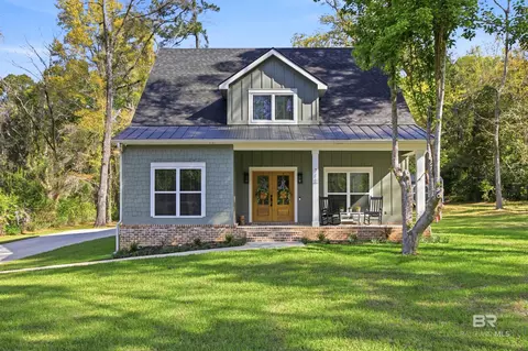 711 Deer Ave, Daphne, AL 36526