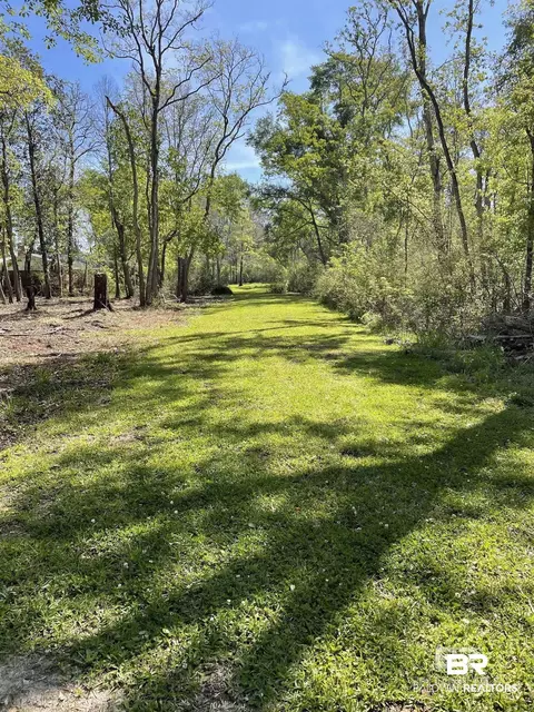 804 Cee Bee St, Robertsdale, AL 36567