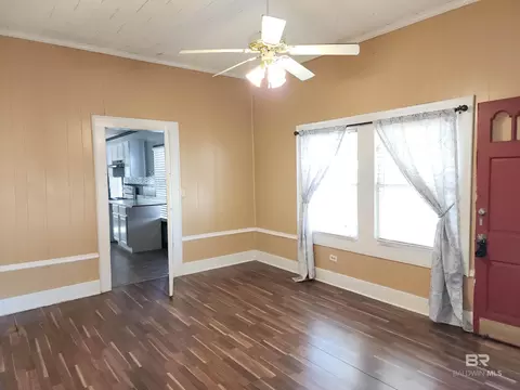 Living - 706 E Horner St, Atmore, AL 36502 photo 3 of 4
